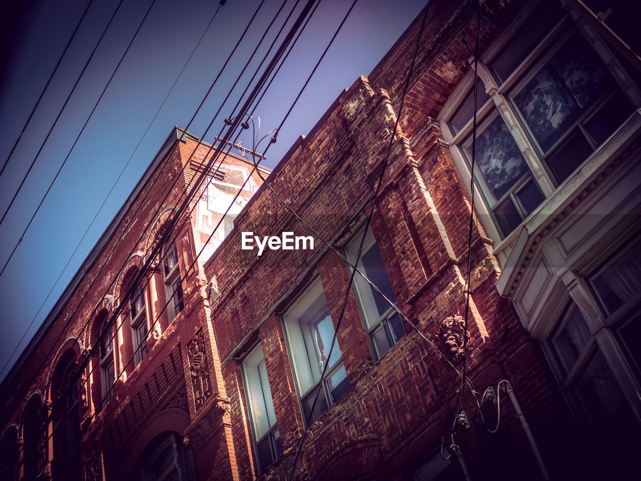 LOW ANGLE VIEW OF OLD BUILDINGS AGAINST SKY