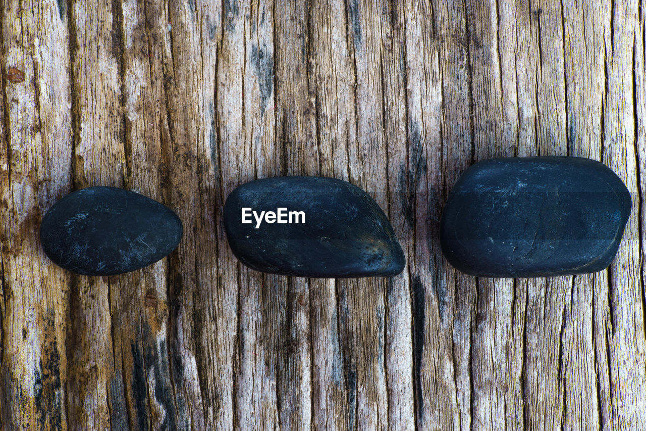 FULL FRAME SHOT OF OLD WOOD