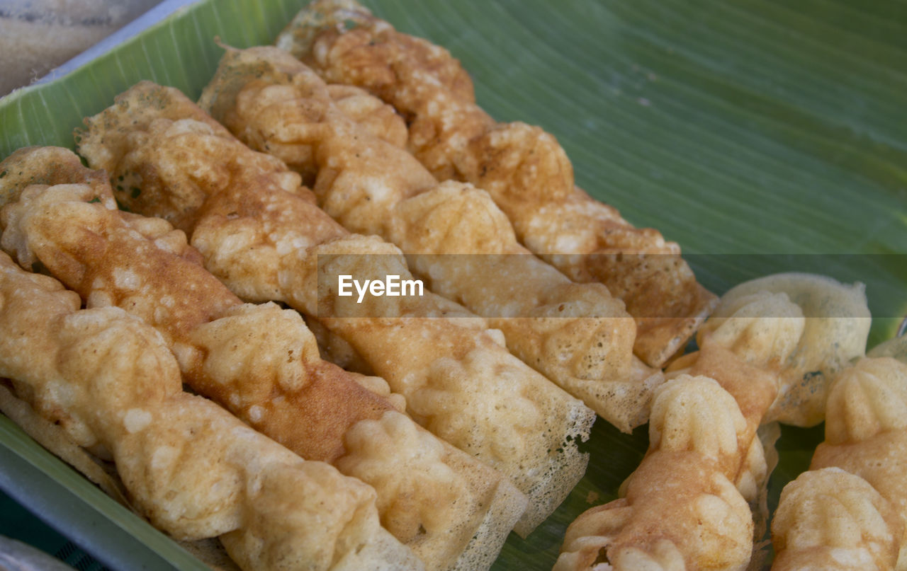 HIGH ANGLE VIEW OF BREAD IN CONTAINER