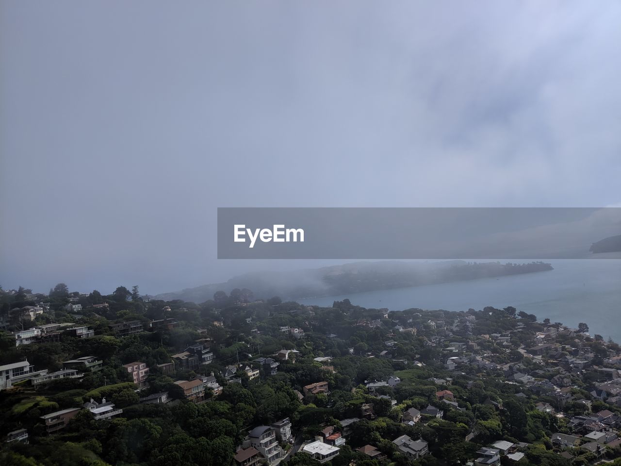 AERIAL VIEW OF BUILDINGS IN CITY