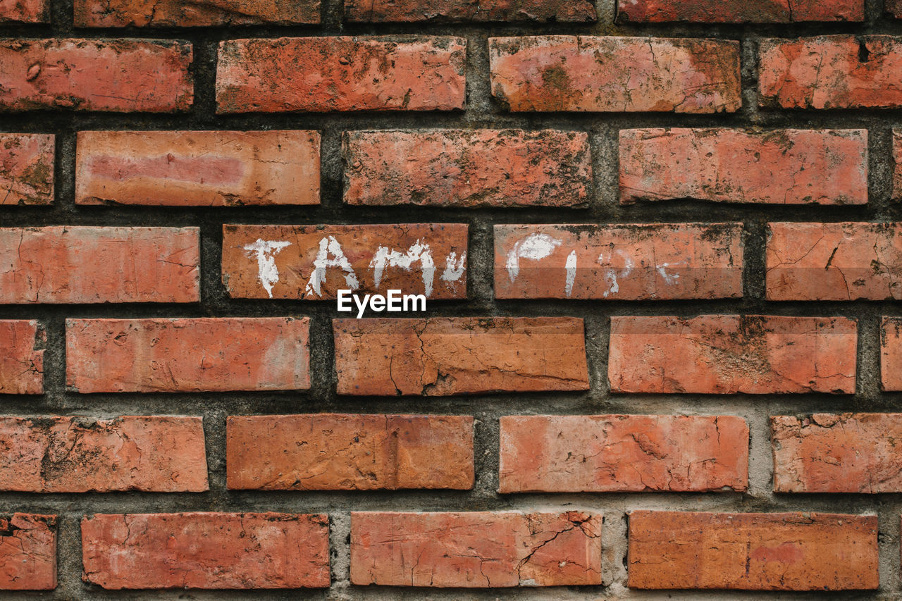 FULL FRAME OF BRICK WALL