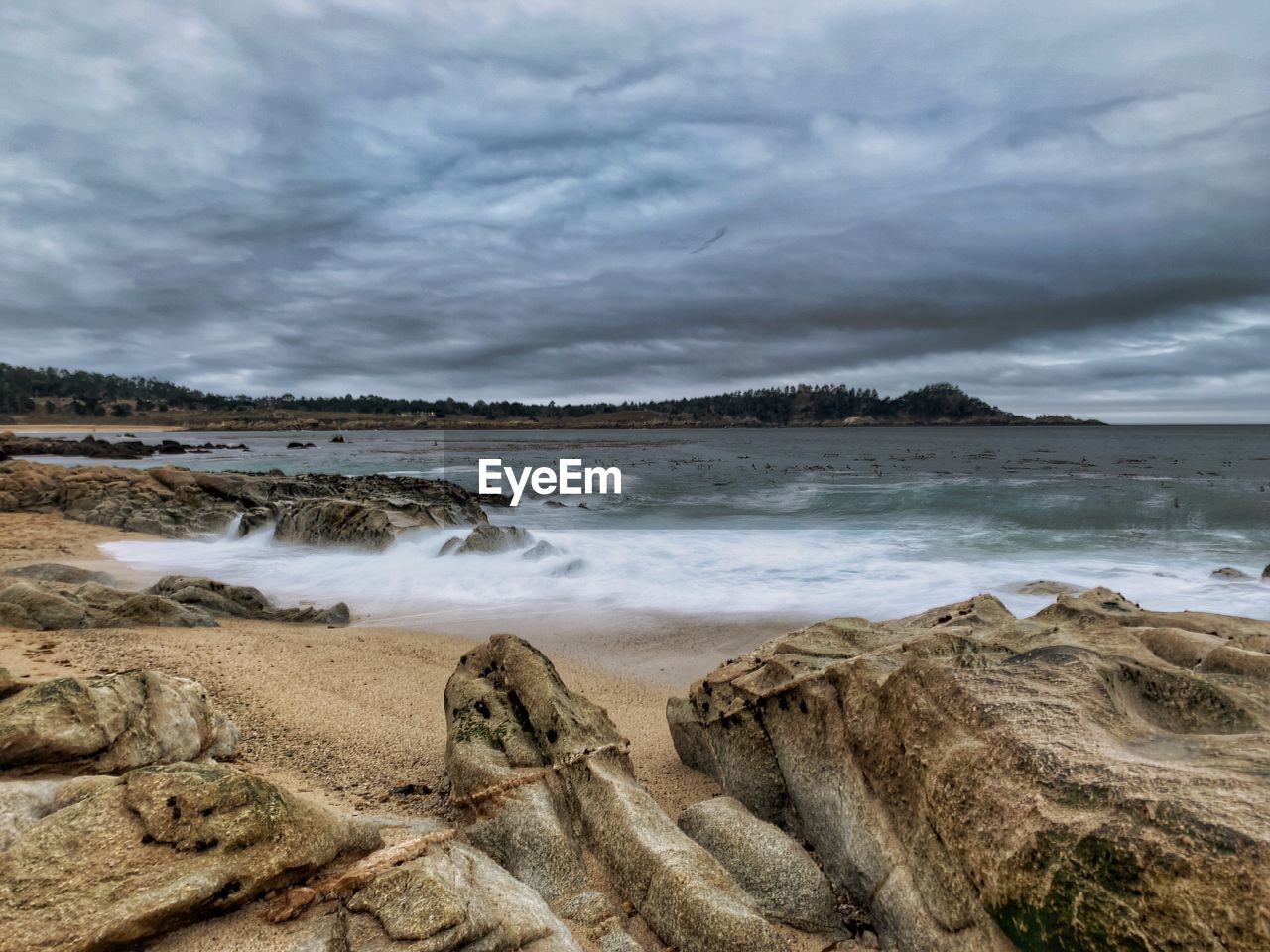 SCENIC VIEW OF SEA SHORE AGAINST SKY