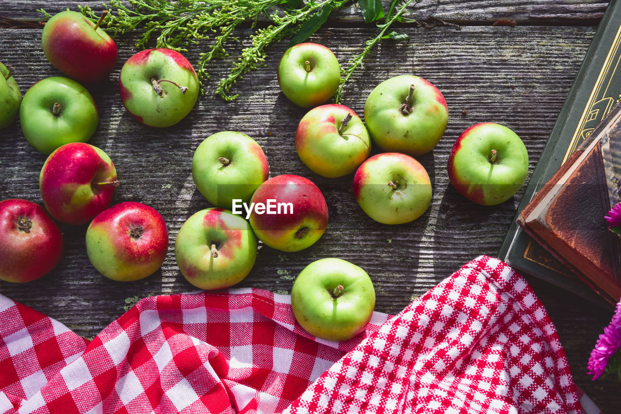 HIGH ANGLE VIEW OF FRUITS ON TABLE