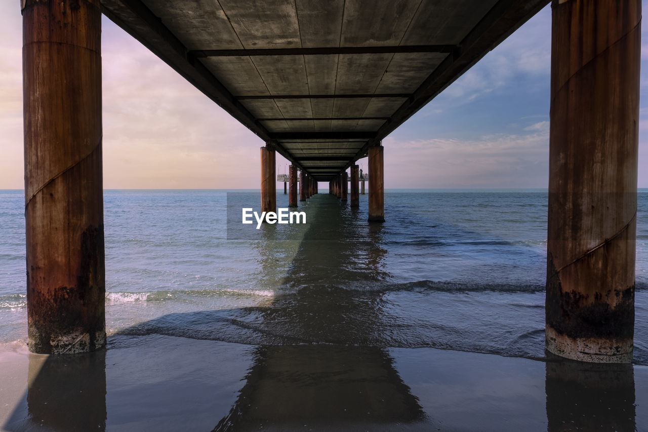 Frontal perspective of the pier of forte dei marmi at sunset