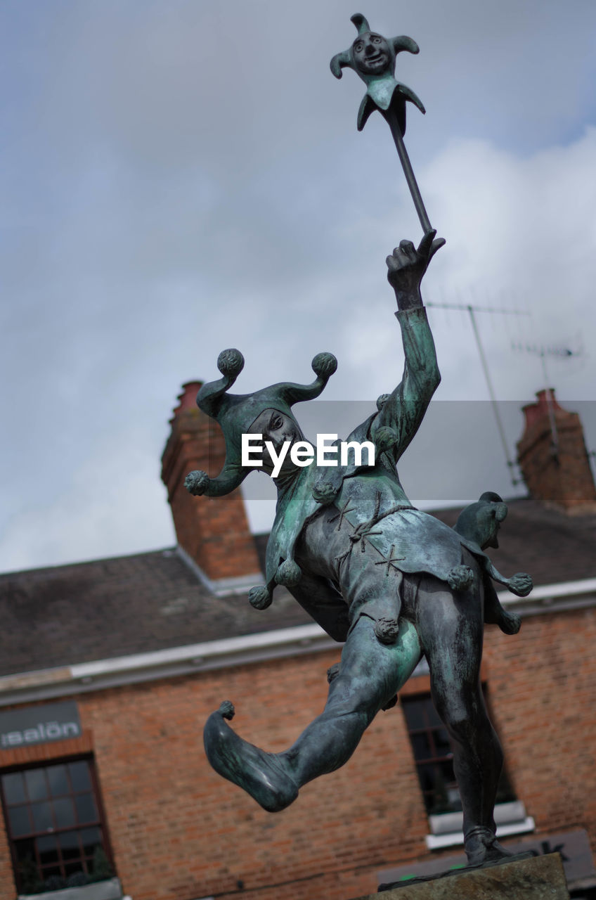 LOW ANGLE VIEW OF STATUES AGAINST SKY