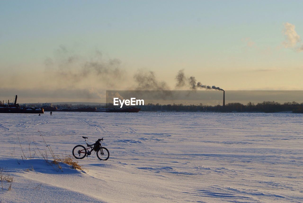 SCENIC VIEW OF SNOW AGAINST SKY