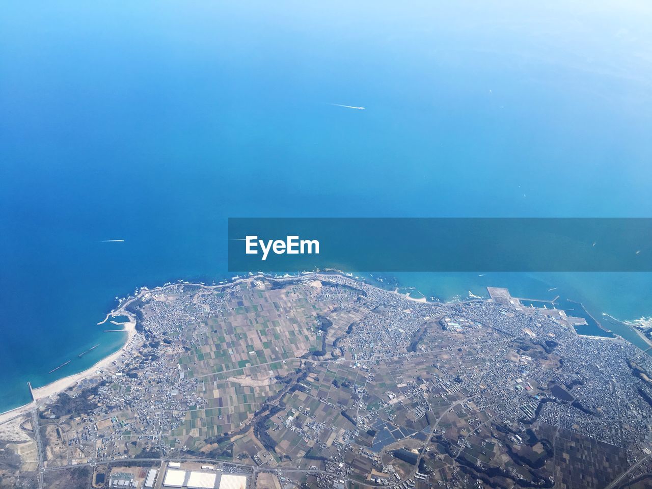 Aerial view of cityscape next to sea