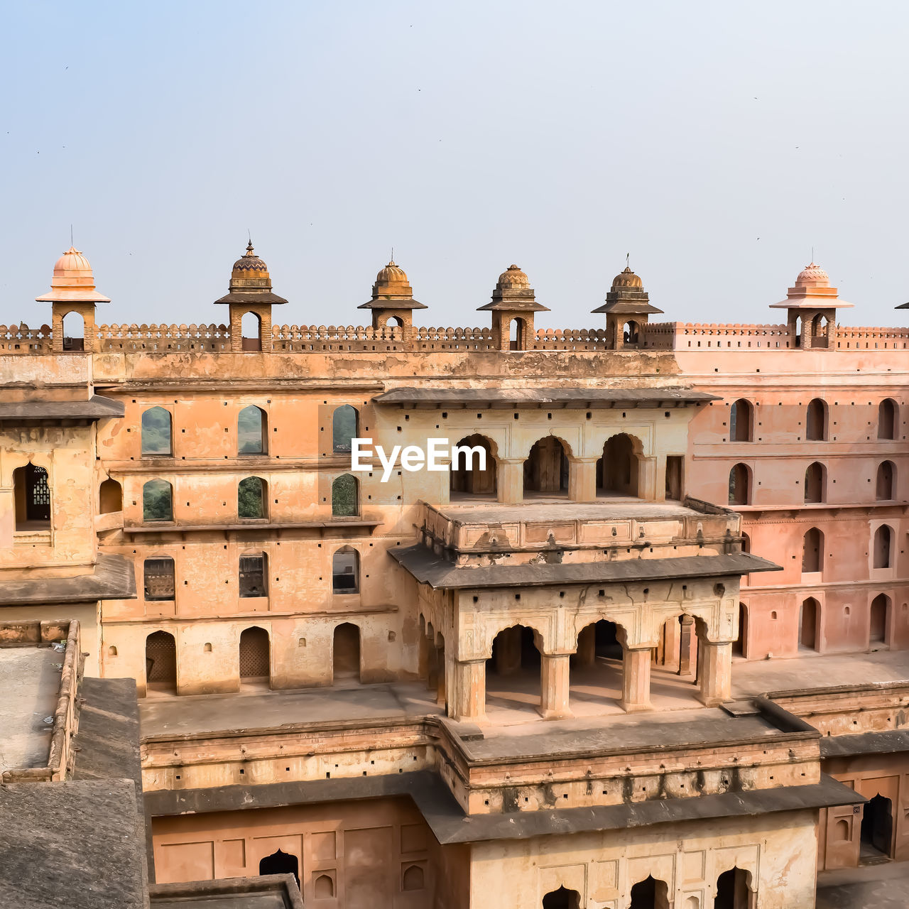 Beautiful view of orchha palace fort, raja mahal and chaturbhuj temple from jahangir mahal, orchha