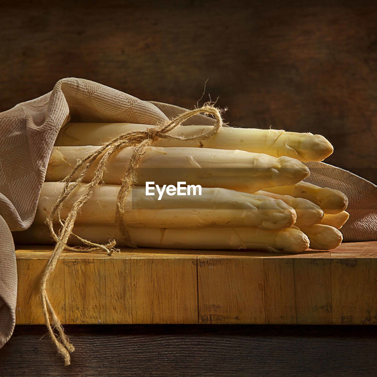 Close-up of white asparagus on table