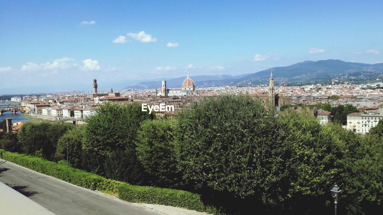 PANORAMIC VIEW OF BUILDINGS IN CITY