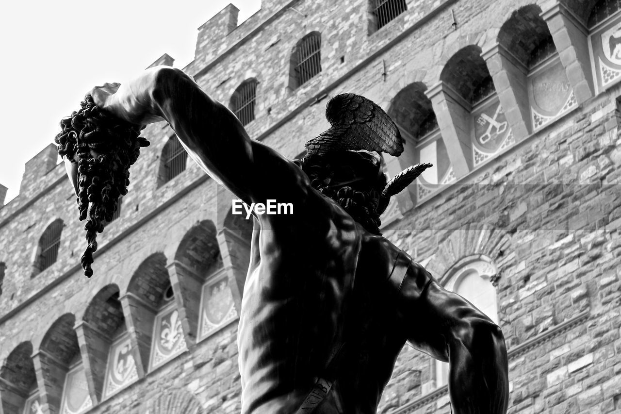 Perseus statue holding head of medusa beside palazzo vecchio