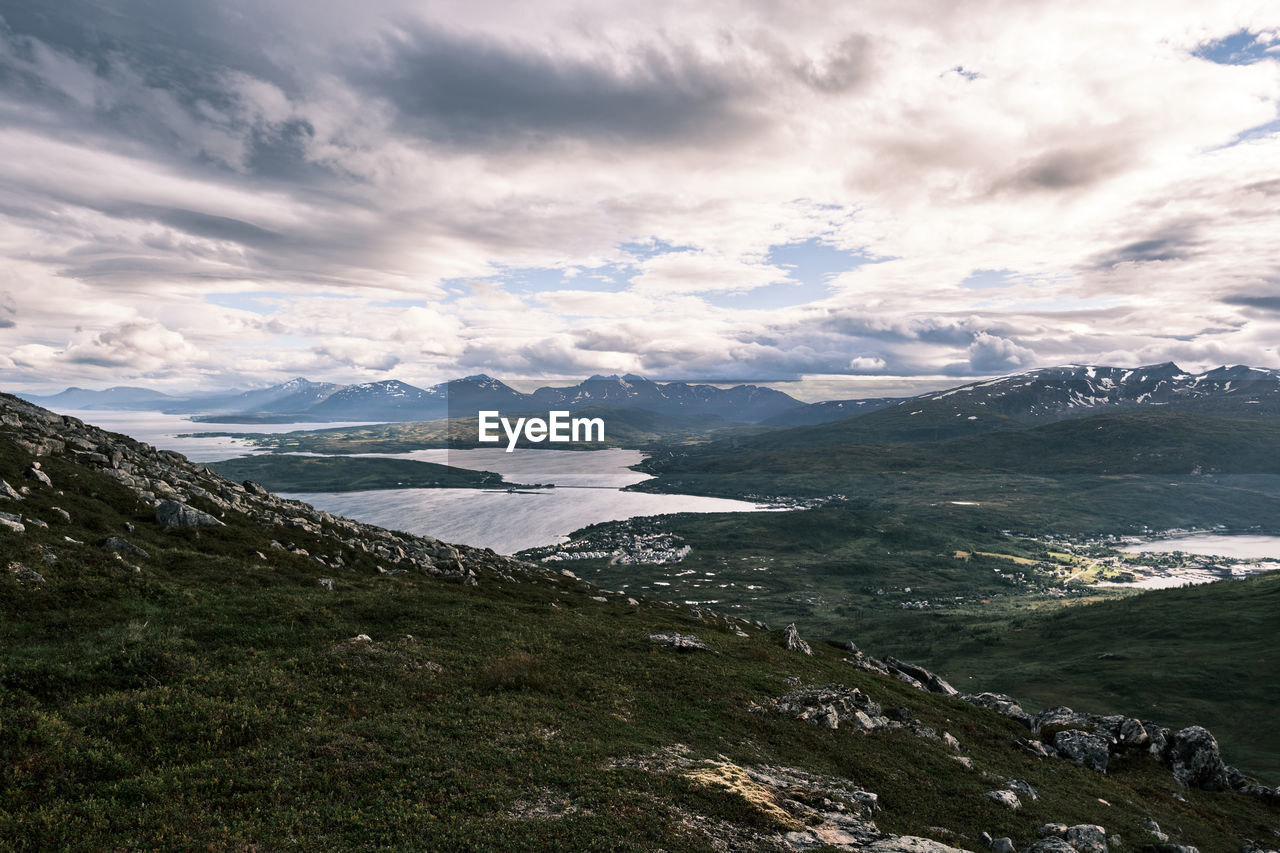 SCENIC VIEW OF MOUNTAINS AND SEA