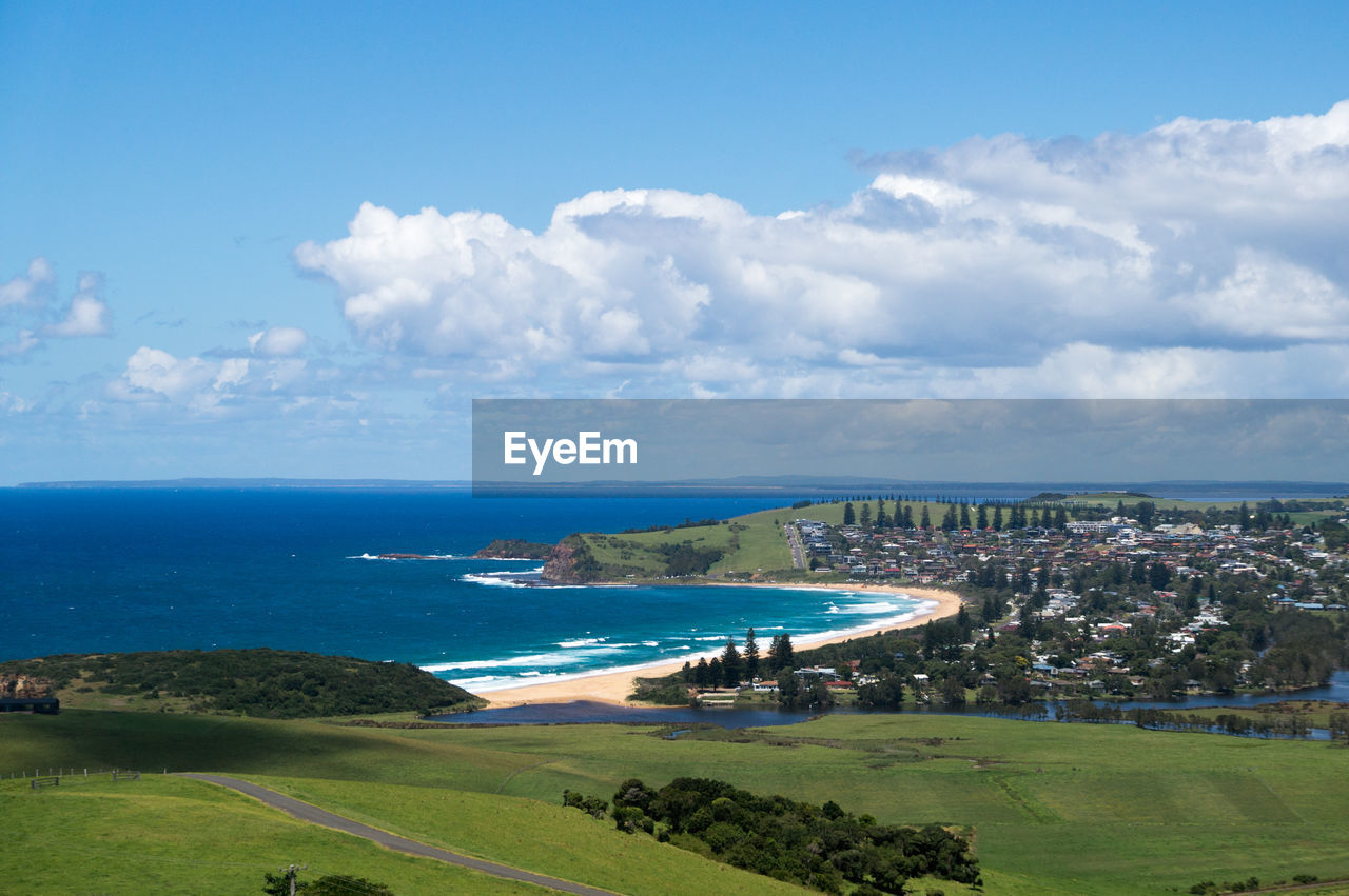 HIGH ANGLE VIEW OF CITYSCAPE AND SEA AGAINST SKY