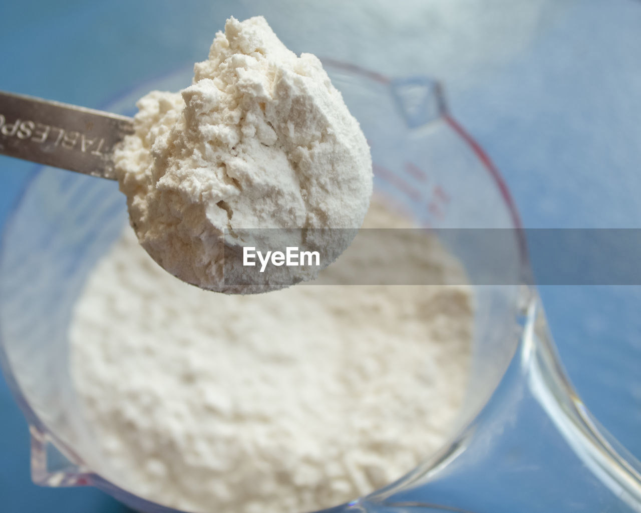 HIGH ANGLE VIEW OF ICE CREAM IN PLATE