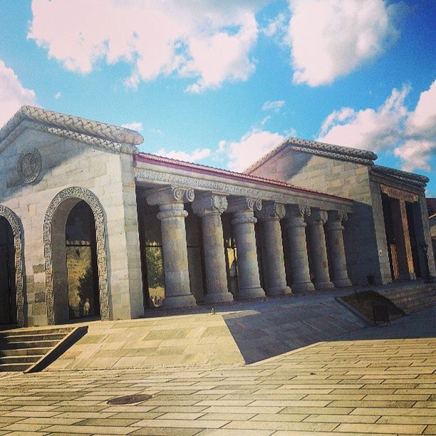 LOW ANGLE VIEW OF HISTORICAL BUILDING AGAINST SKY