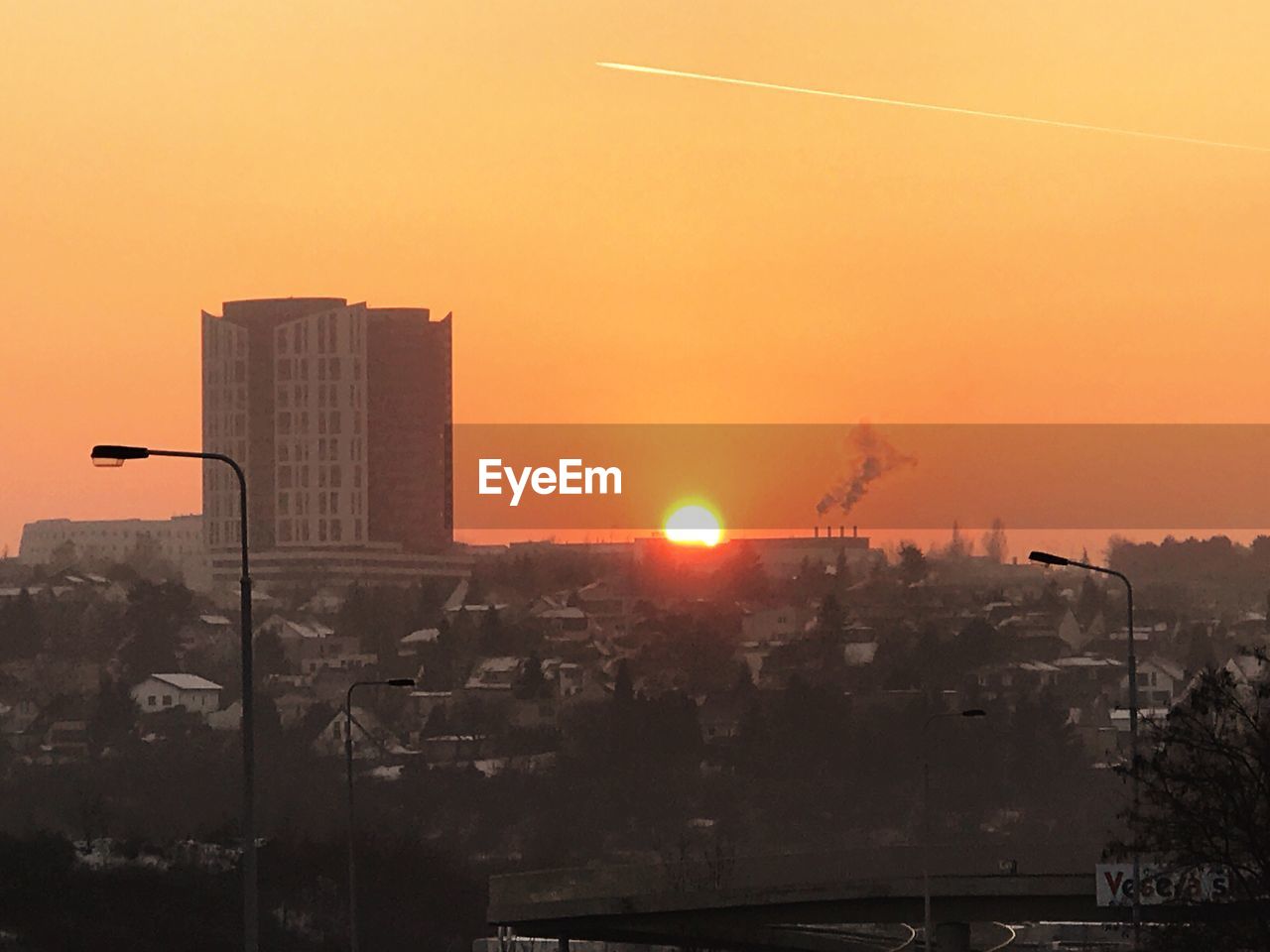 SCENIC VIEW OF CITY AGAINST SKY DURING SUNSET