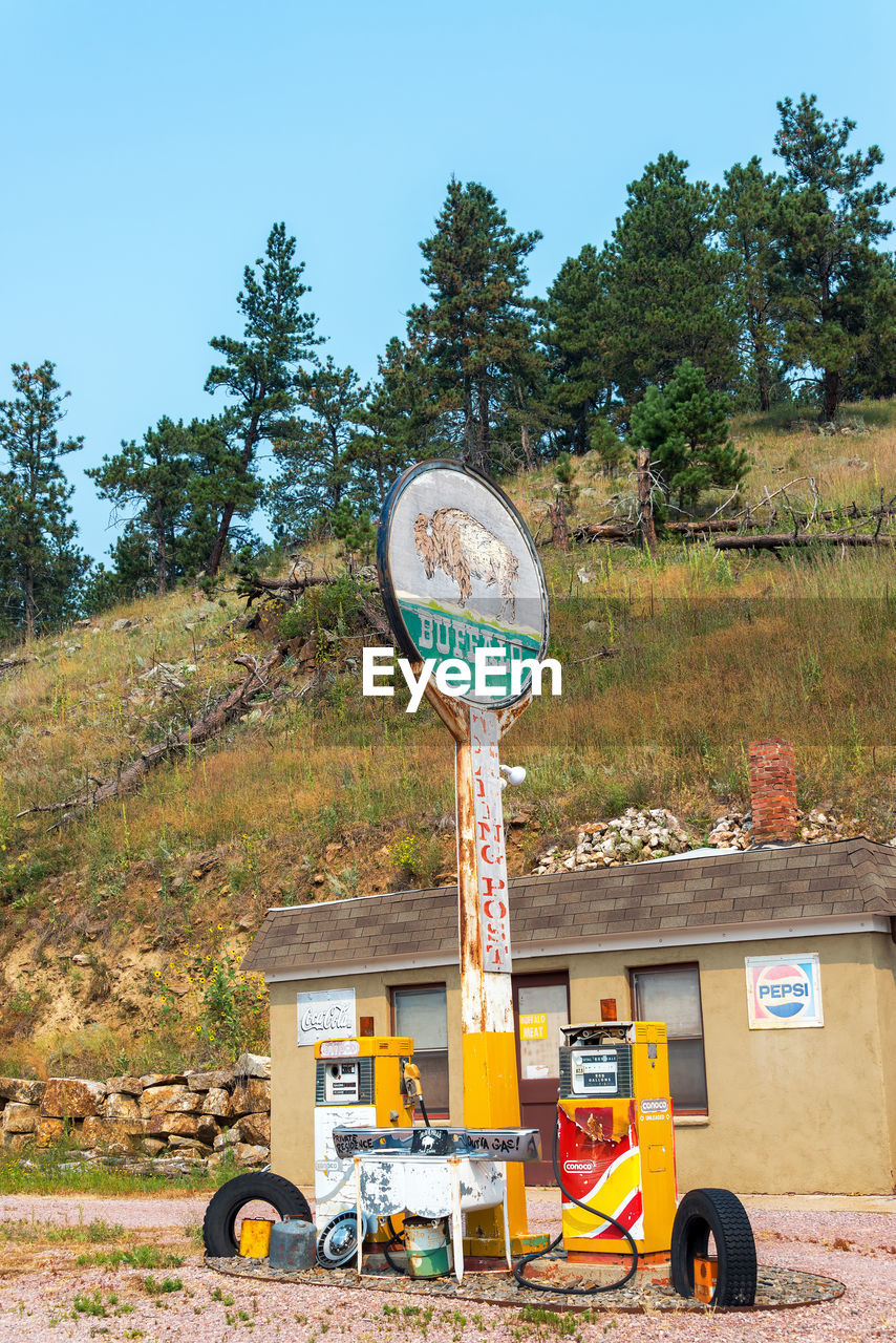 INFORMATION SIGN AGAINST TREES