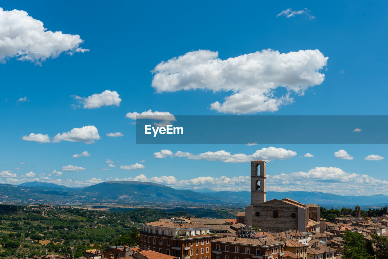 AERIAL VIEW OF BUILDINGS AGAINST SKY