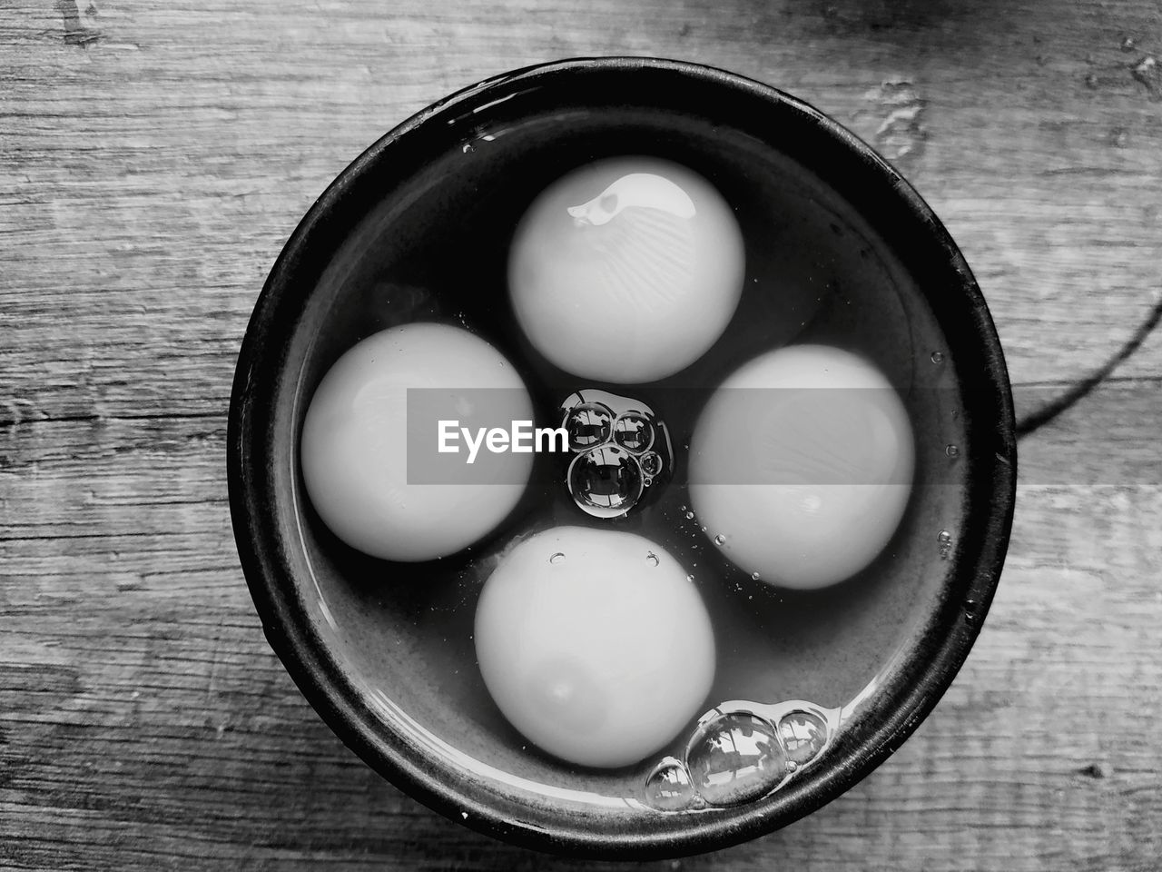 HIGH ANGLE VIEW OF BREAKFAST