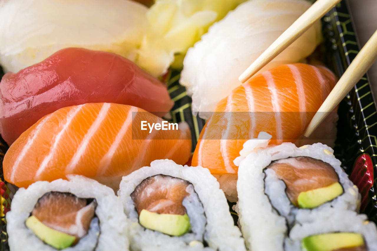 CLOSE-UP OF SUSHI WITH FISH
