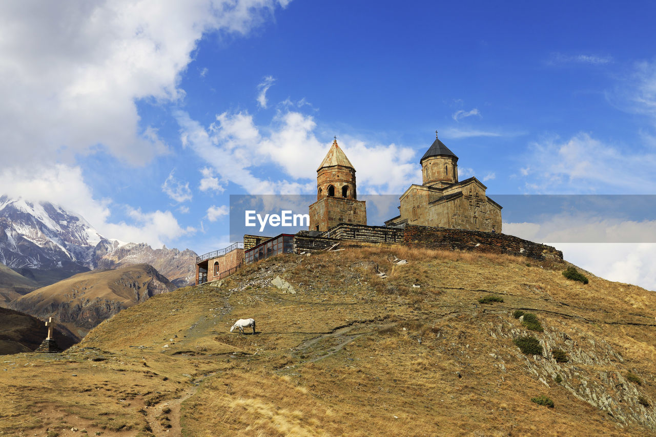 Gergeti trinity church, gergetis sameba, georgia, asia