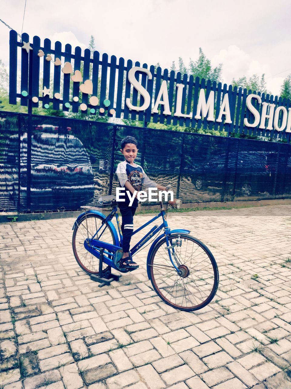 MAN RIDING BICYCLE ON STREET