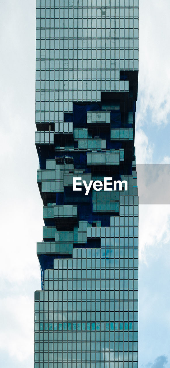 LOW ANGLE VIEW OF MODERN BUILDING AGAINST SKY