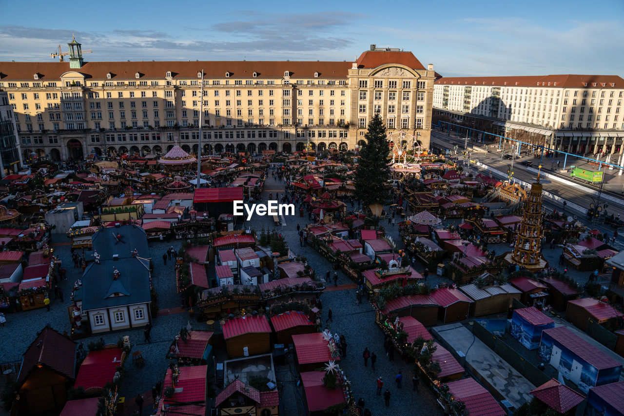 HIGH ANGLE VIEW OF BUILDINGS AND STREET IN TOWN