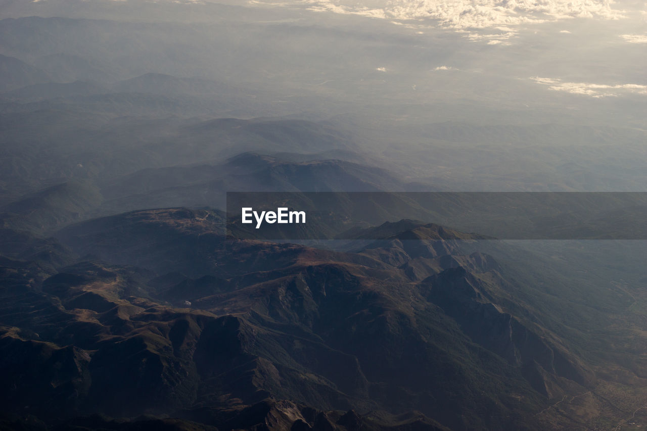 SCENIC VIEW OF MOUNTAIN RANGE AGAINST SKY