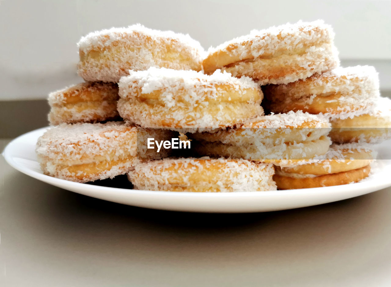 food, food and drink, sweet food, plate, sweet, dessert, baked, produce, no people, indoors, freshness, dish, powdered sugar, sugar, snack, still life, cuisine, cake, studio shot, close-up, temptation, table