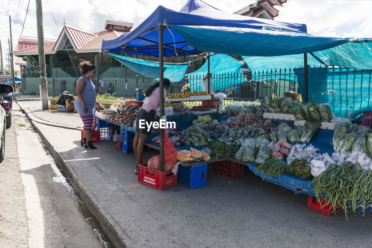 PEOPLE AT MARKET