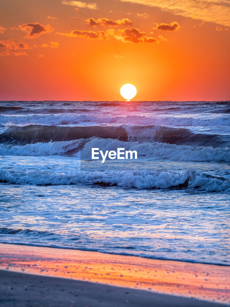 SCENIC VIEW OF SUNSET OVER SEA