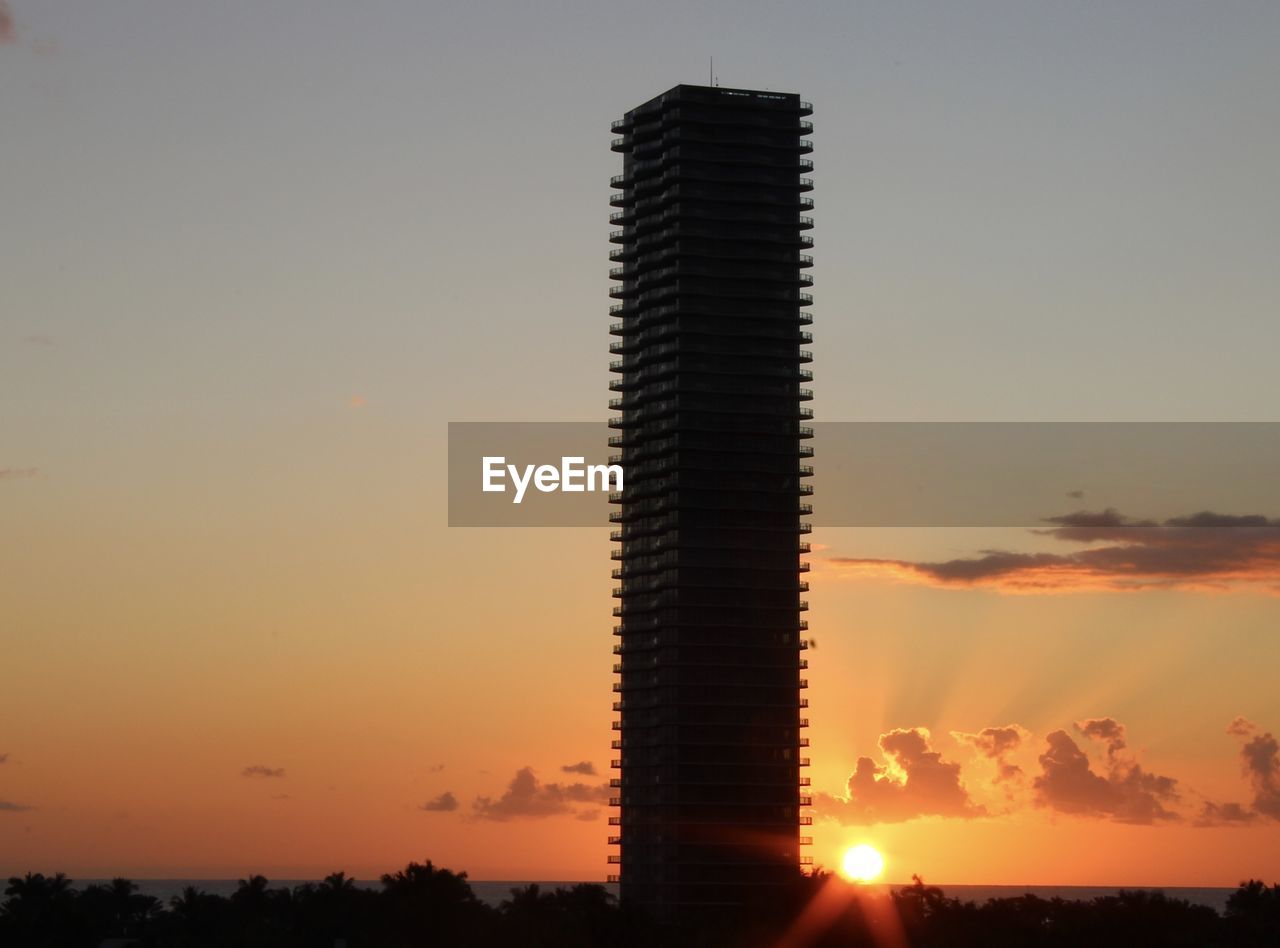 LOW ANGLE VIEW OF SILHOUETTE BUILDING AGAINST SKY AT SUNSET