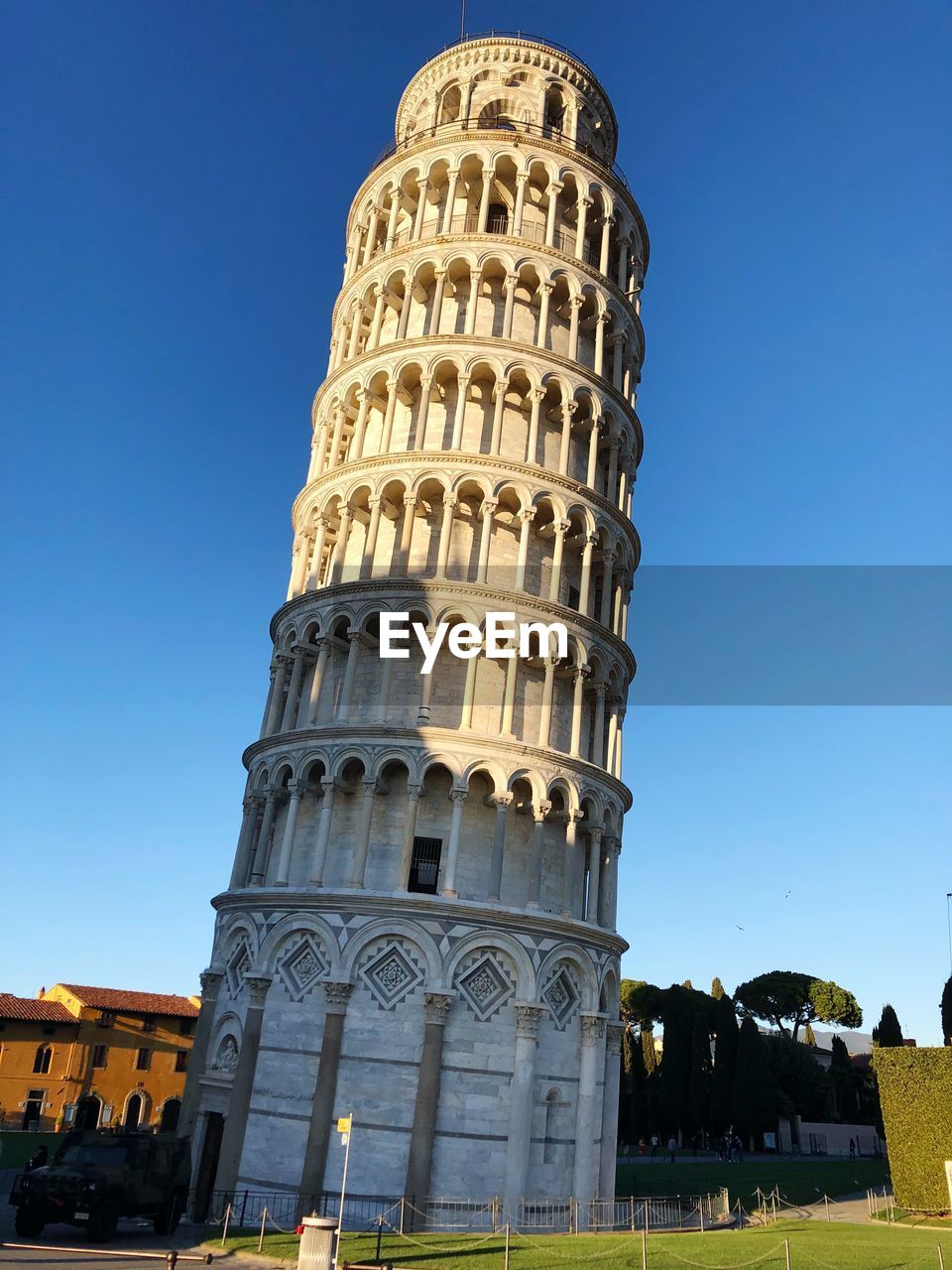 LOW ANGLE VIEW OF BUILDING AGAINST BLUE SKY