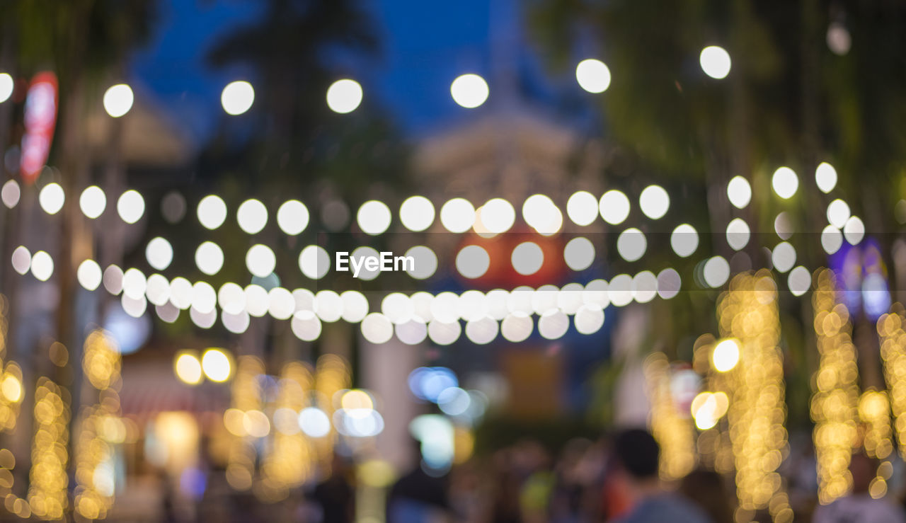 CLOSE-UP OF ILLUMINATED CHRISTMAS LIGHTS