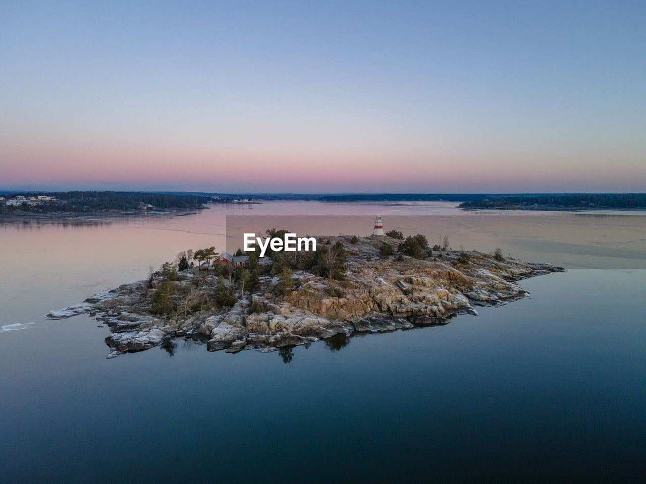 Island with a lighthouse on it in lake vänern