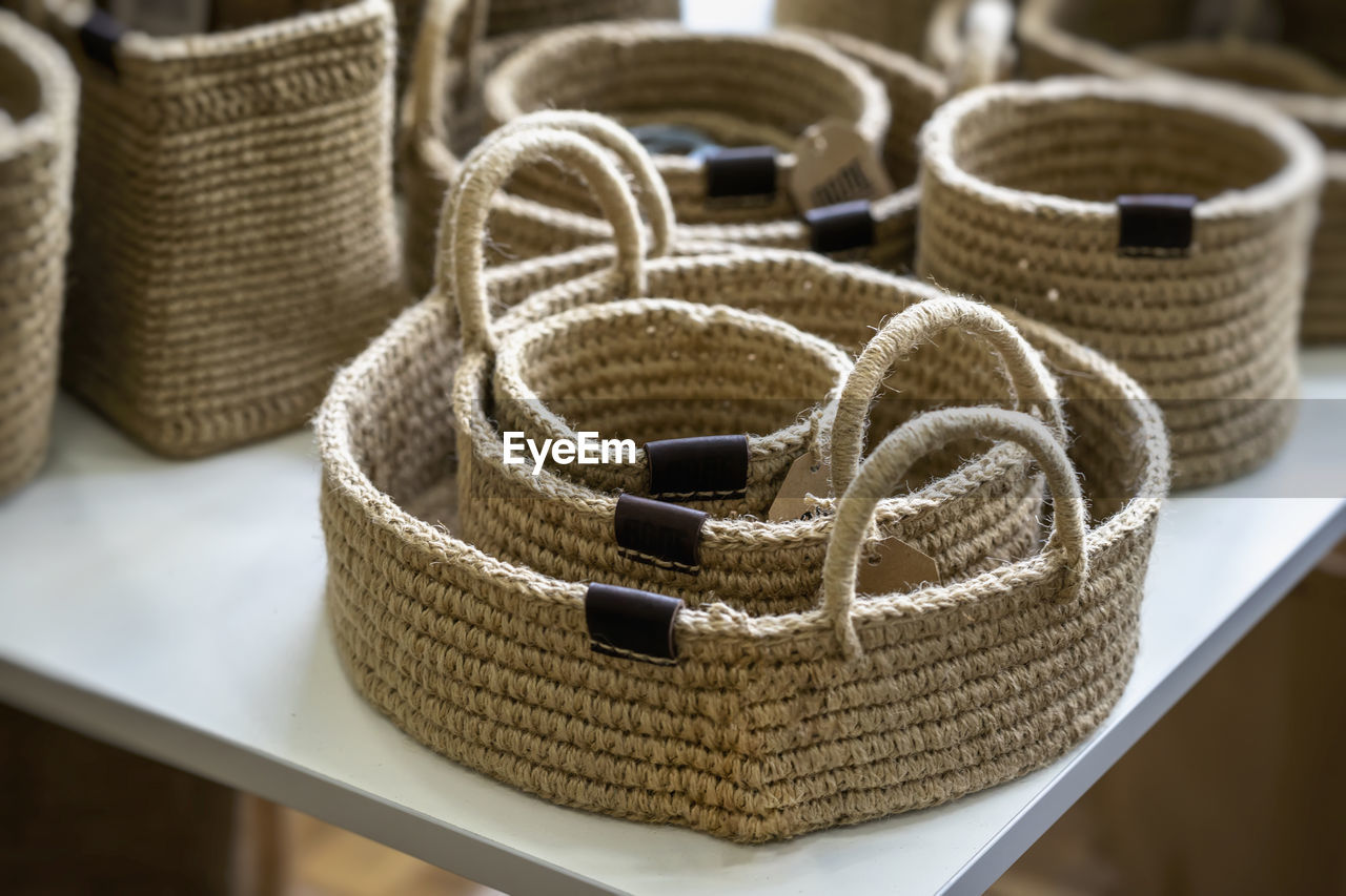 HIGH ANGLE VIEW OF COFFEE BEANS ON TABLE