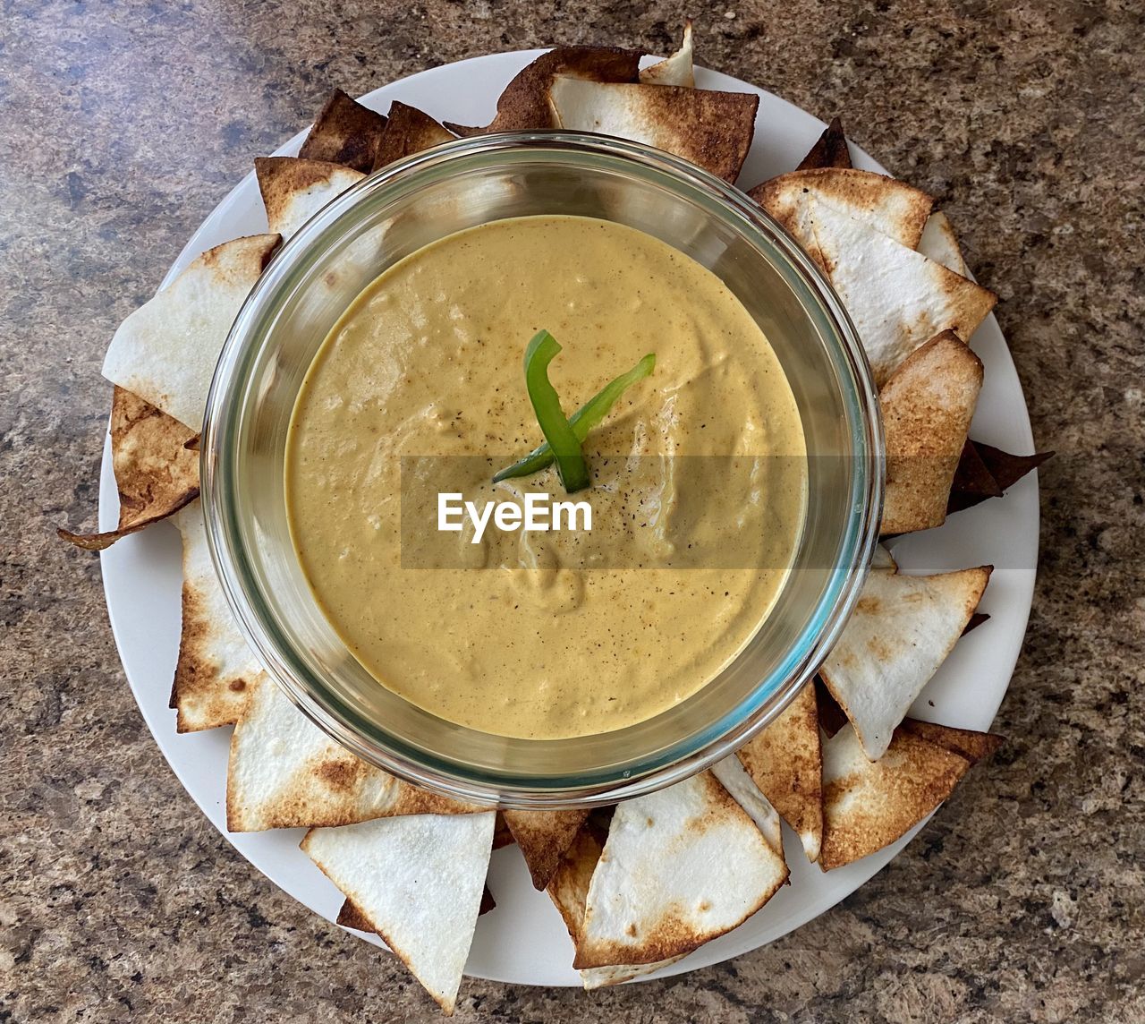 HIGH ANGLE VIEW OF SOUP IN CONTAINER