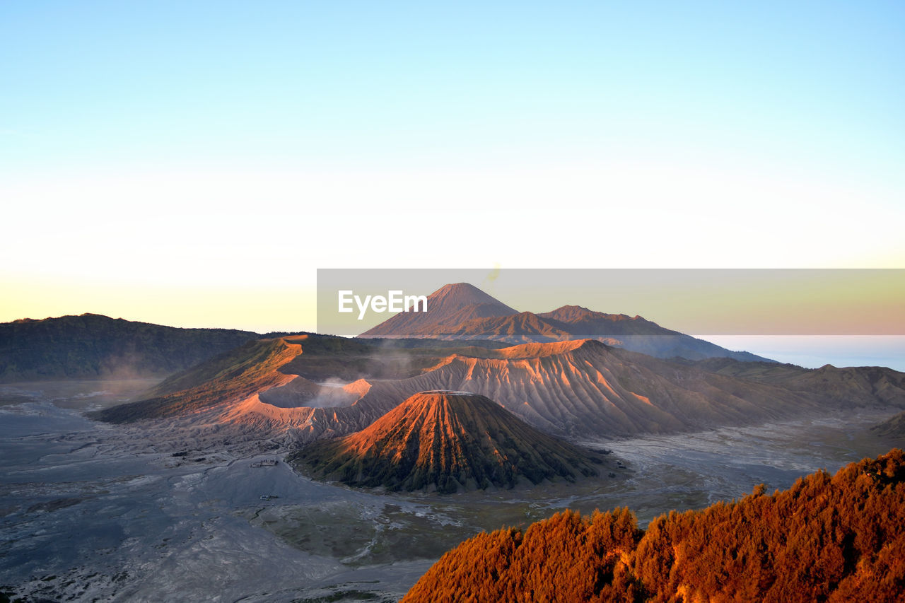 PANORAMIC VIEW OF LANDSCAPE AGAINST CLEAR SKY