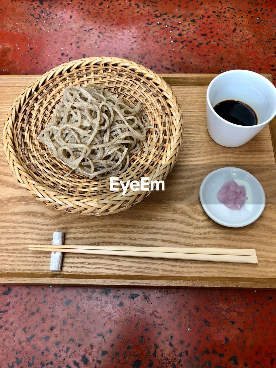 HIGH ANGLE VIEW OF COFFEE BEANS ON TABLE