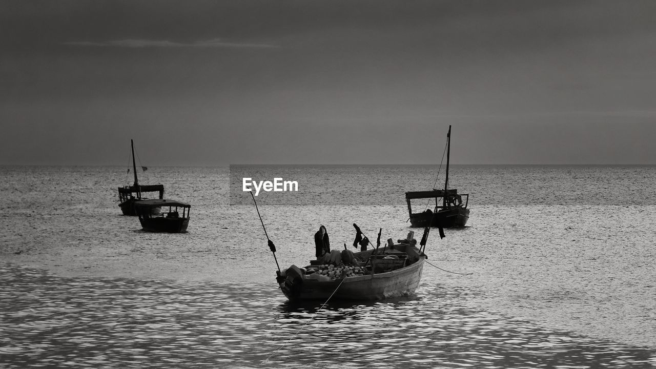 VIEW OF FISHING BOAT IN SEA AGAINST SKY