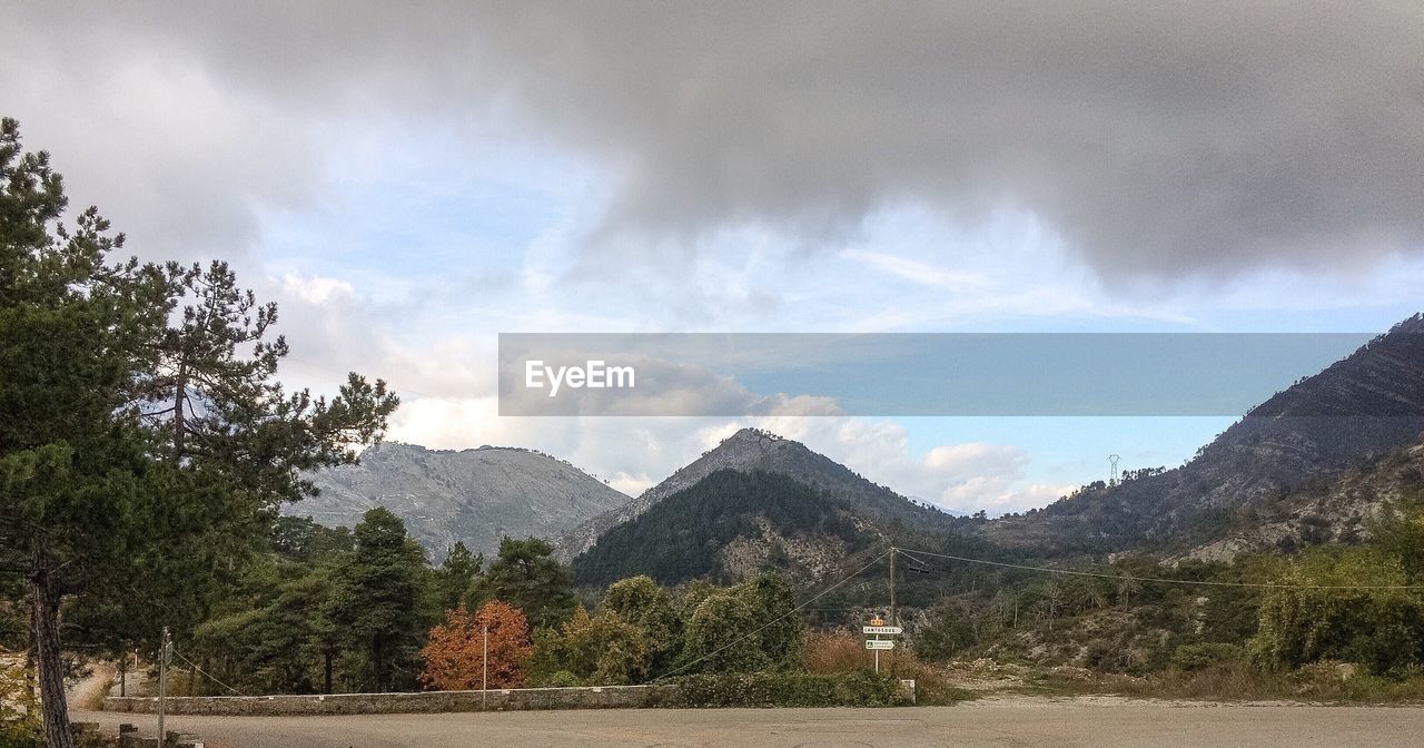 PANORAMIC VIEW OF LANDSCAPE AGAINST SKY