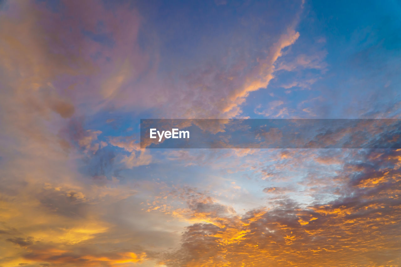 LOW ANGLE VIEW OF CLOUDS IN SKY DURING SUNSET