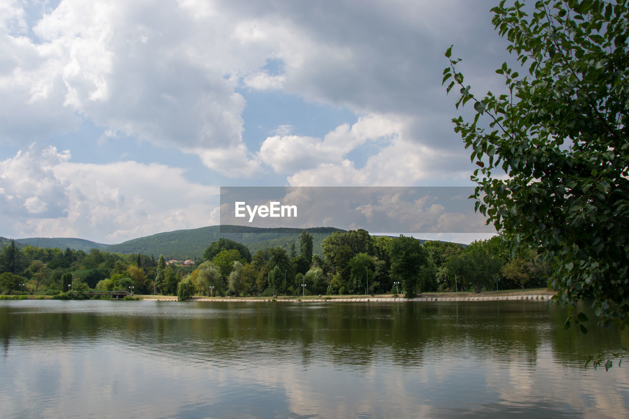 SCENIC VIEW OF LAKE WITH TREES AGAINST SKY