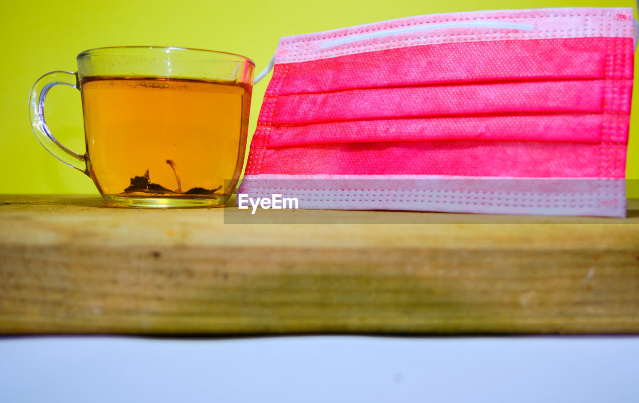 CLOSE-UP OF GLASS OF JUICE ON TABLE