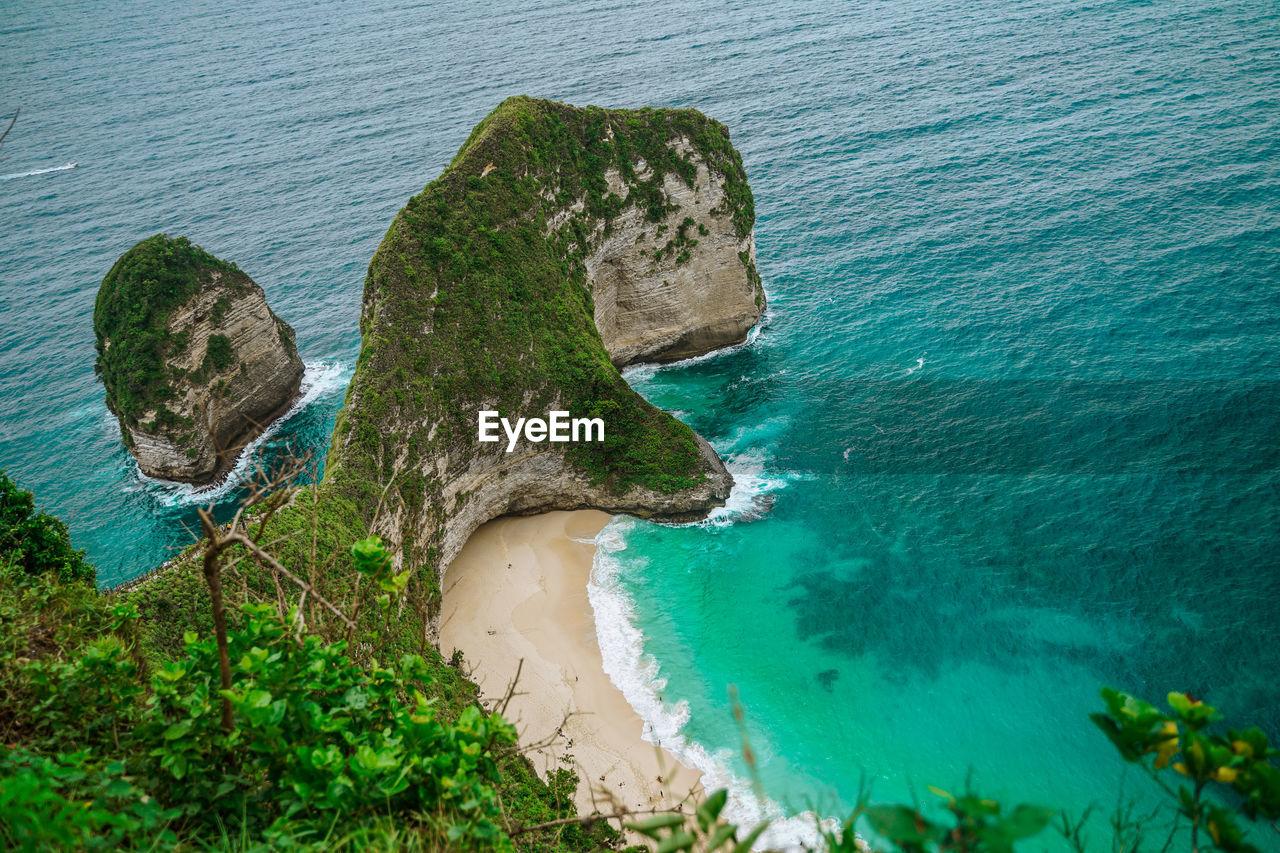 HIGH ANGLE VIEW OF ROCKS ON SHORE AT BEACH