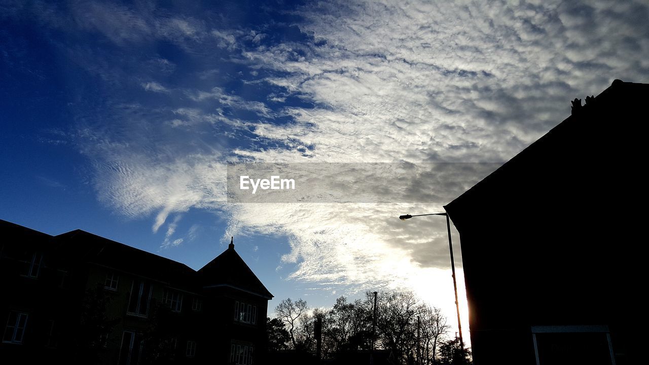 LOW ANGLE VIEW OF BUILDINGS AGAINST SKY