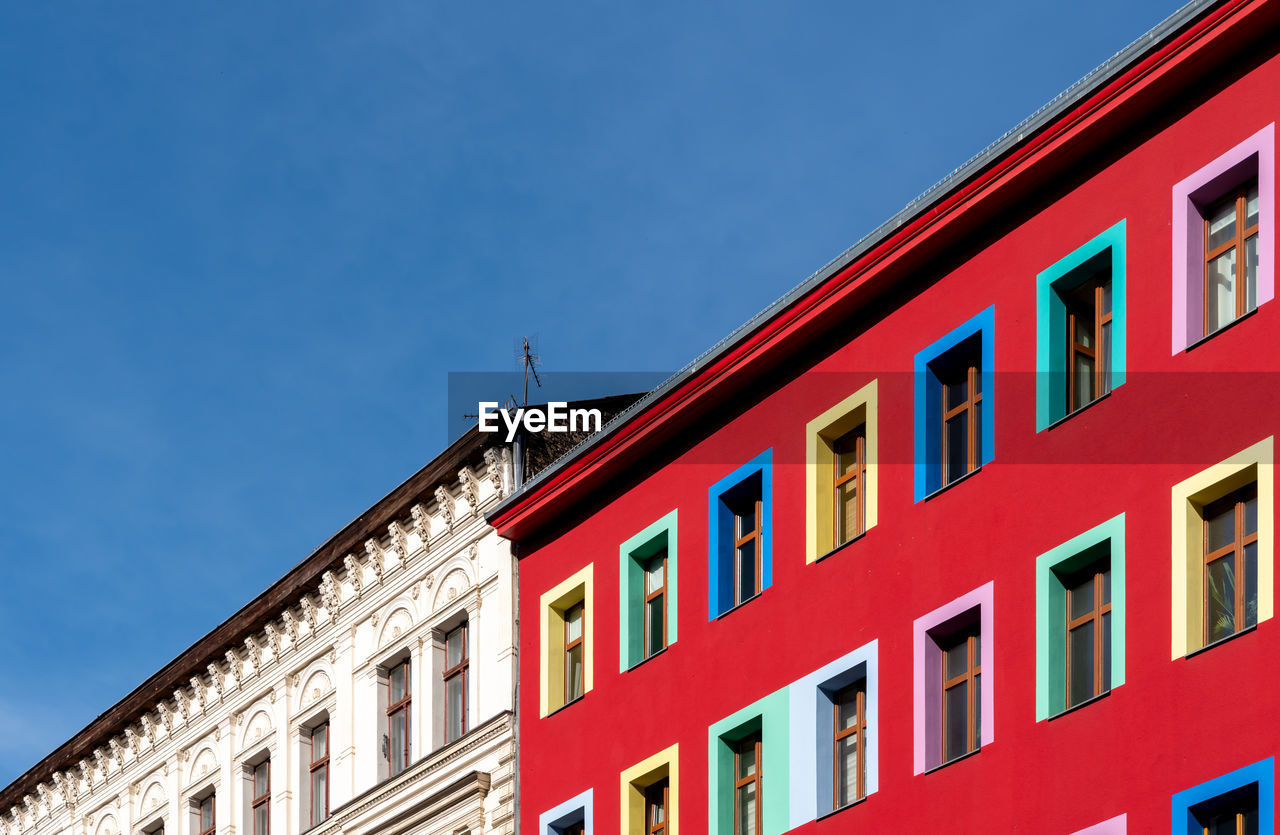 architecture, building exterior, built structure, window, building, sky, city, red, residential district, no people, urban area, facade, blue, nature, downtown, low angle view, clear sky, in a row, house, outdoors, copy space, multi colored