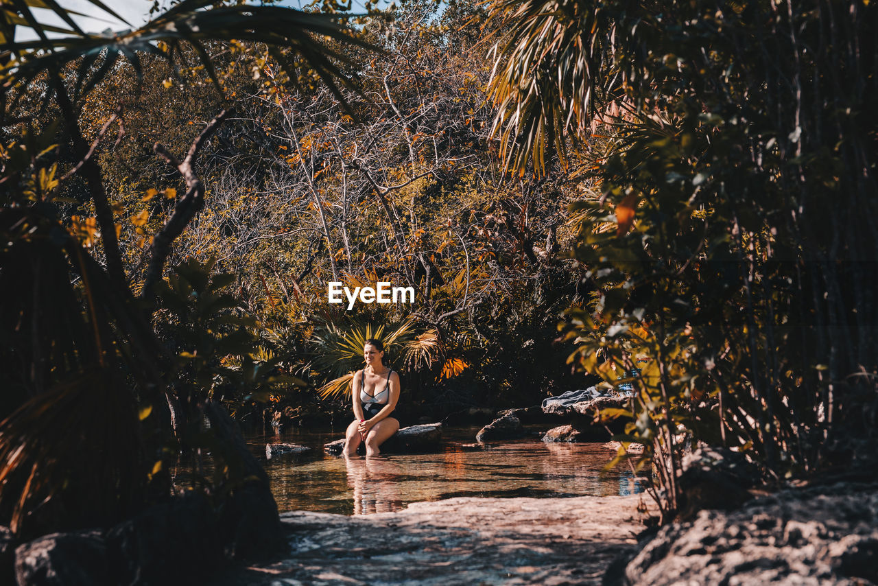 YOUNG WOMAN IN SWIMMING POOL