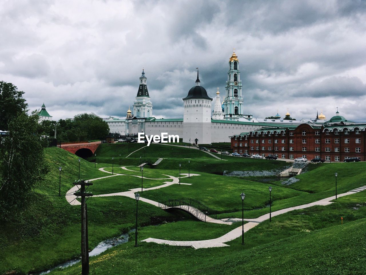 VIEW OF BUILDINGS AGAINST SKY